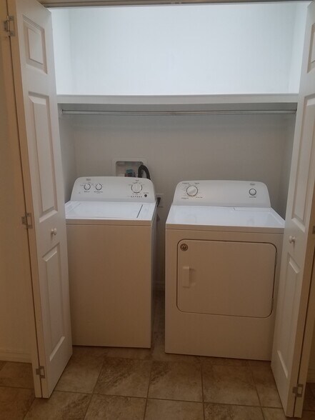 Building Photo - 1618 S Ave G Ave