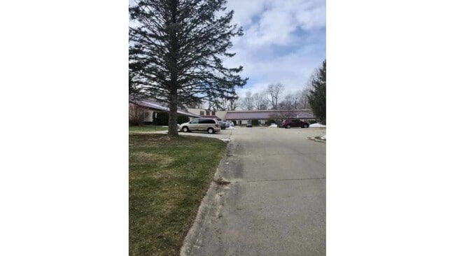 Building Photo - 300 Knoll Creek Dr