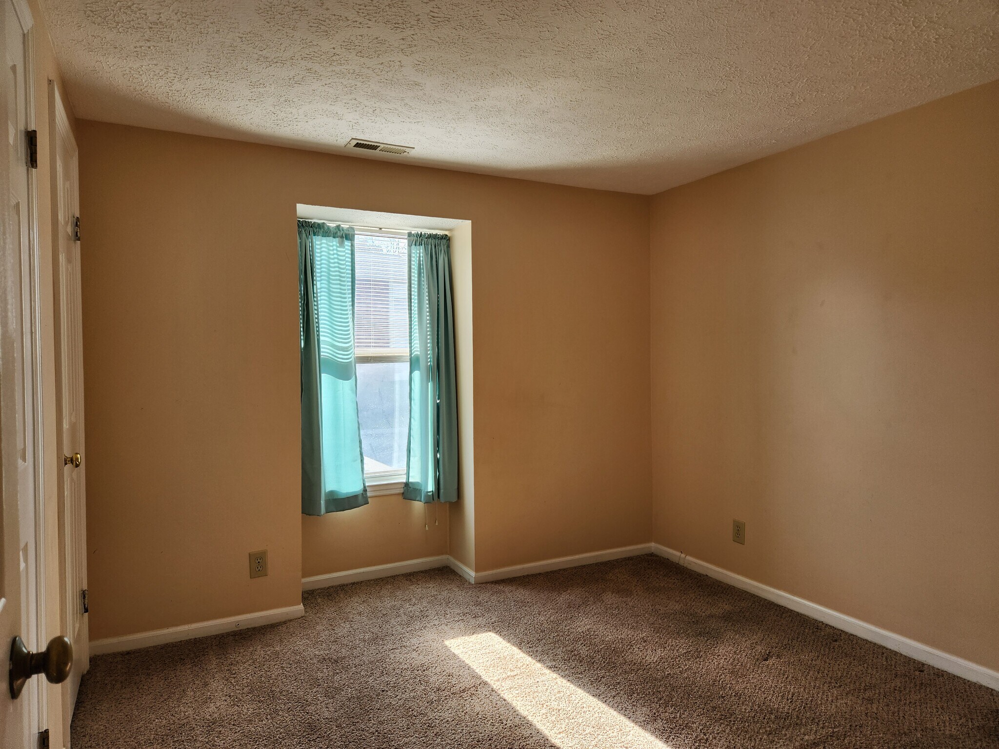 Building Photo - 65 Sweetfern Ct