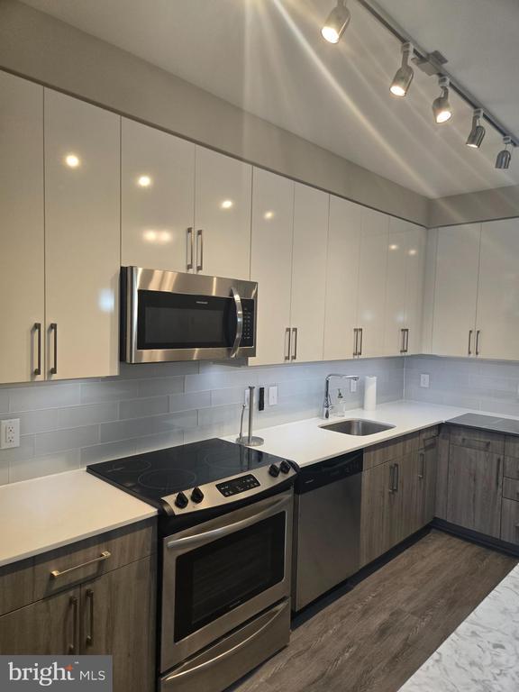 Building Photo - 145 Riverhaven Dr