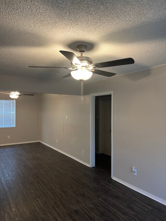 Building Photo - 23 Brookview Dr