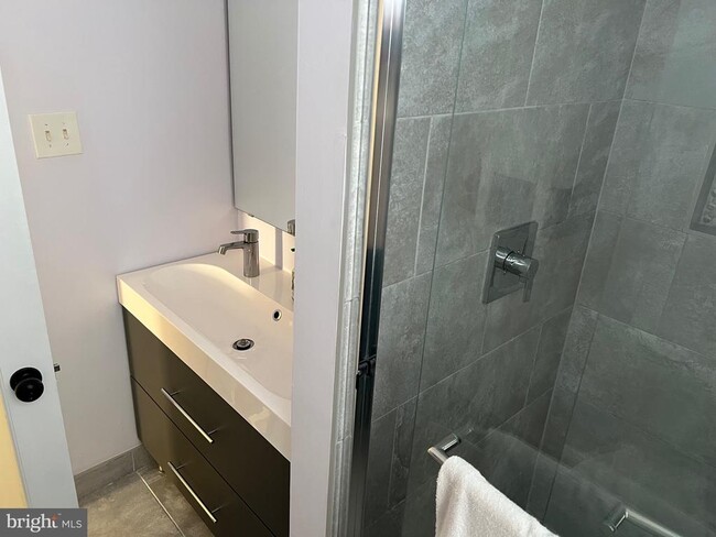 Building Photo - 136 Davis St