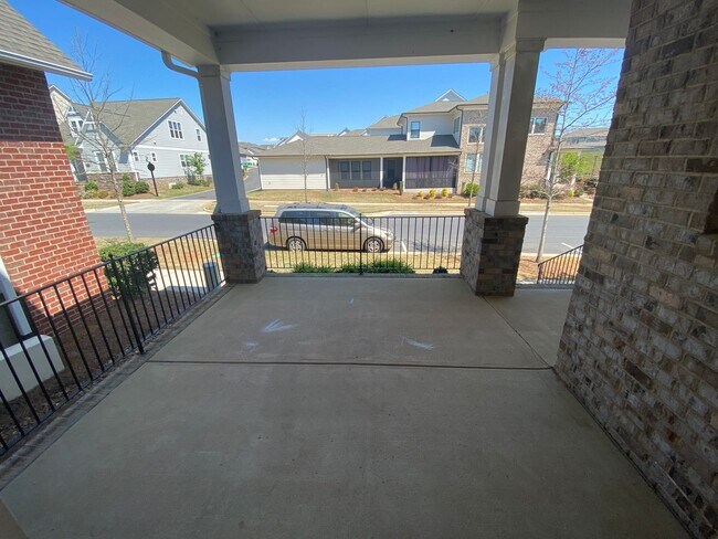 Building Photo - Stunning move in ready home located in the...