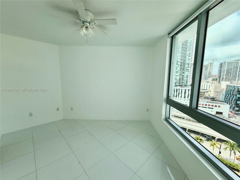 Building Photo - 350 S Miami Ave