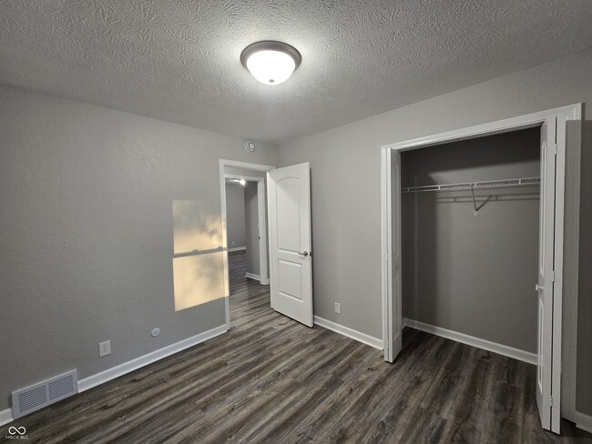 Building Photo - 2115 Dawnshire Dr