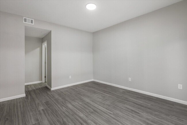 Building Photo - 401 Putnam Dr