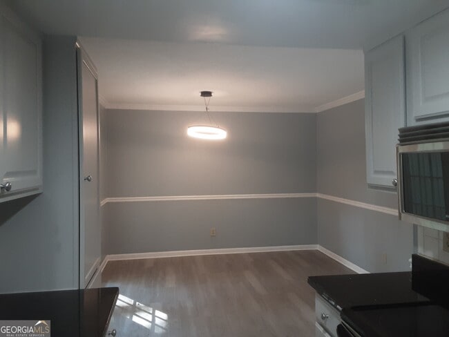 Building Photo - 6900 Roswell Rd