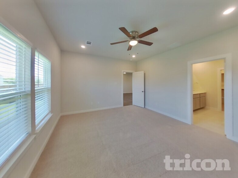 Building Photo - 341 Sun Harvest Dr
