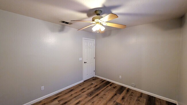 Building Photo - 3 Bedroom Home in the Silverhawk Community Near N Cooper Rd and W Guadalupe Rd!
