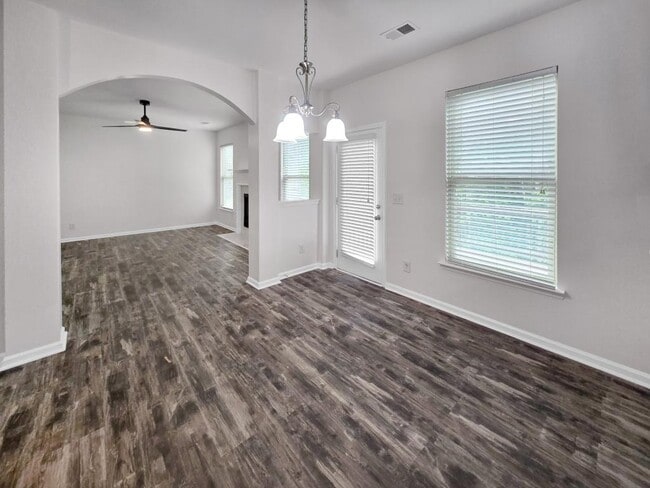 Building Photo - 1437 Balvaird Dr SE