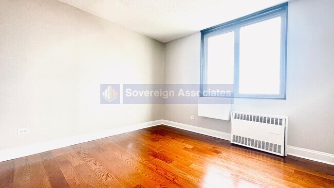 Building Photo - 3333 Broadway