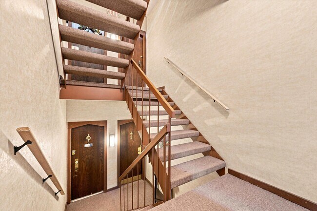 Building Photo - 893 Cliffs Dr