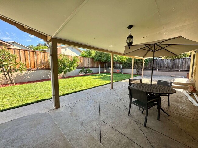 Building Photo - Large Evergreen Home with Solar & Community Pool