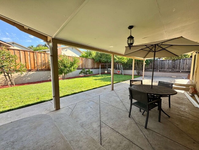 Building Photo - Large Home with Solar & Community Pool