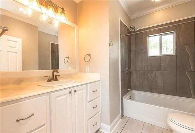 Building Photo - 3424 Northview Dr