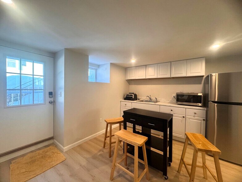 Building Photo - 39 Cottage St