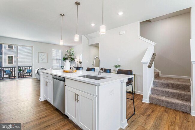 Building Photo - 2493 Avesta Pl