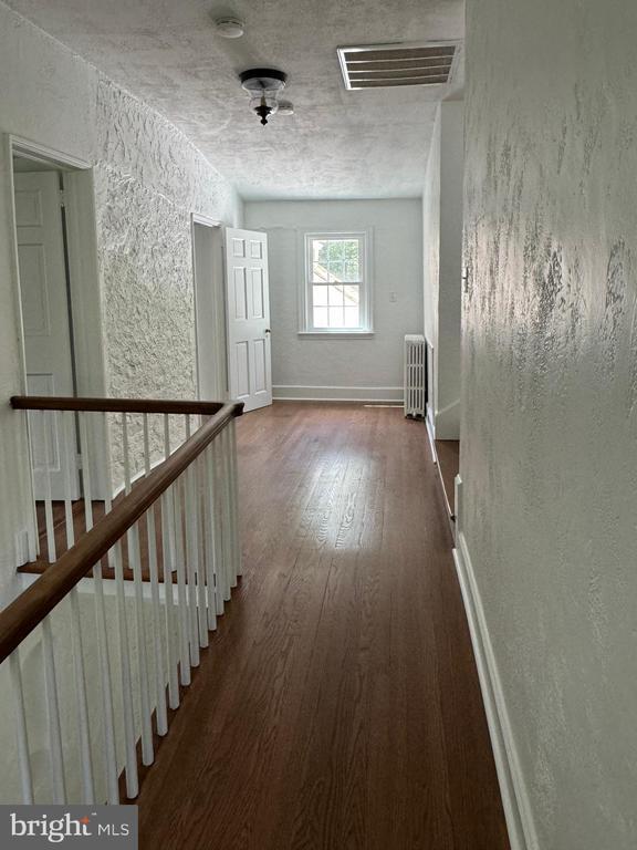 Building Photo - 553 Worthington Rd