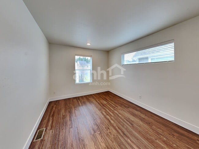 Building Photo - 33084 Ten Trails Pkwy