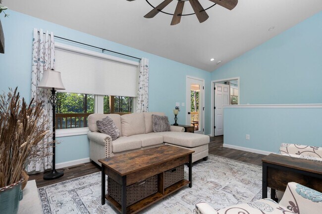 Building Photo - Tranquil Waters - Furnished Monthly Rental