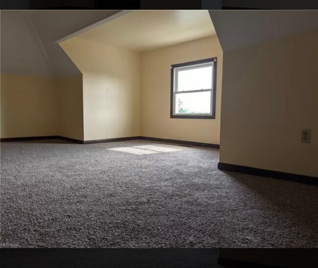 Building Photo - 41 N Main St