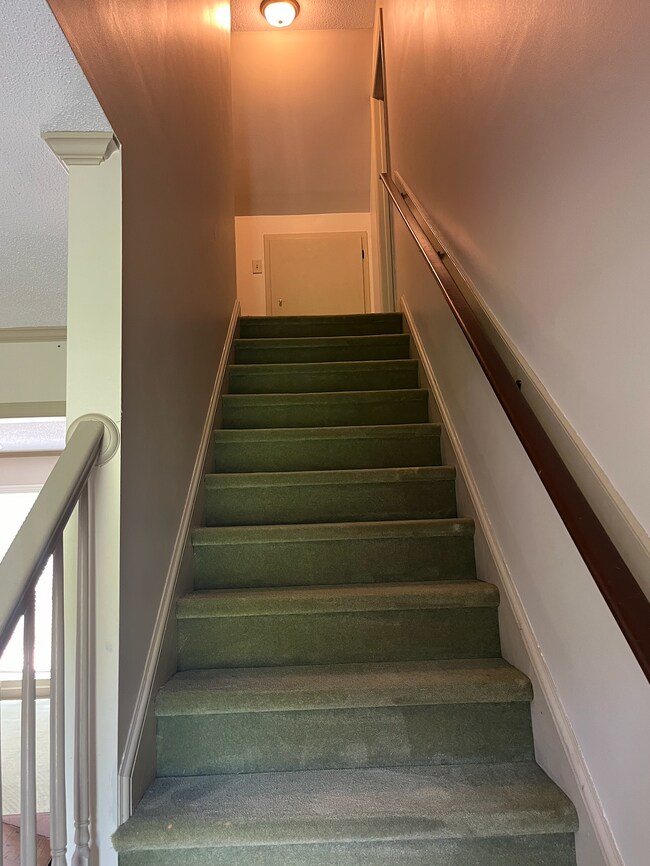 Building Photo - 1033 Lewis Farm Rd