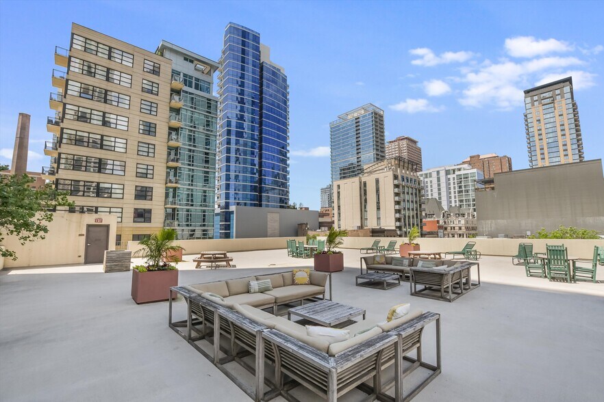 Sundeck - 70 W Huron St