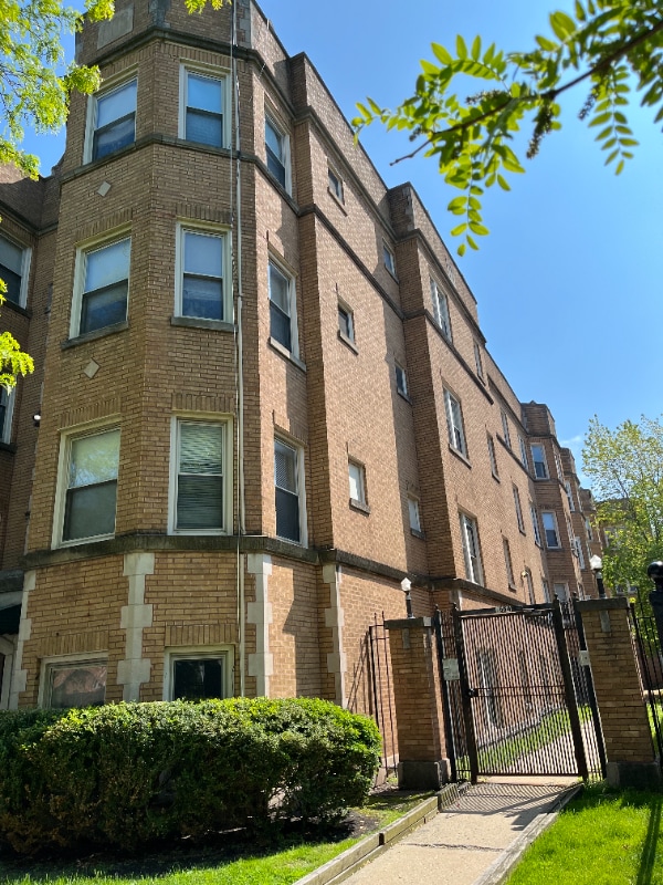 Building Photo - 7664 S South Shore Dr