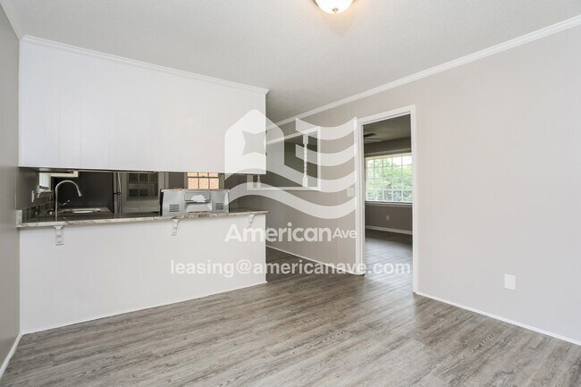 Building Photo - 108 Crestmore Dr