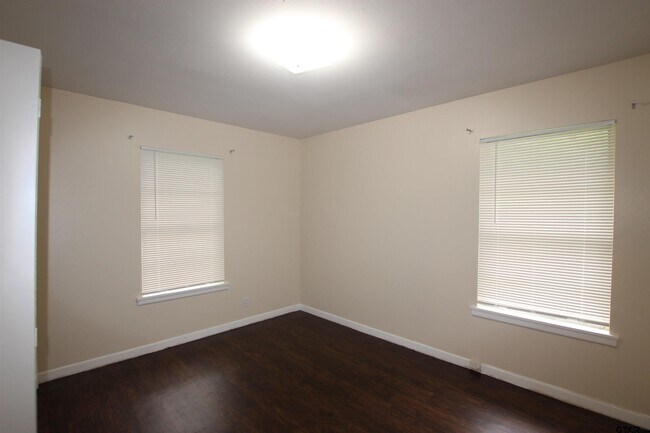 Building Photo - 420 E Hudson St