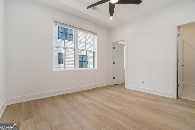 Building Photo - 1829 Gotham Ln NE