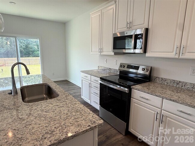 Building Photo - 404 Silver Birch Ct