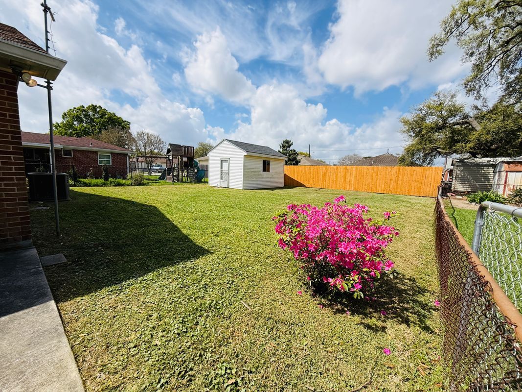 Building Photo - 1104 N Bengal Rd