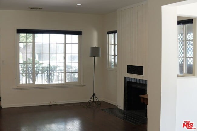 Building Photo - 1016 Palm Ave