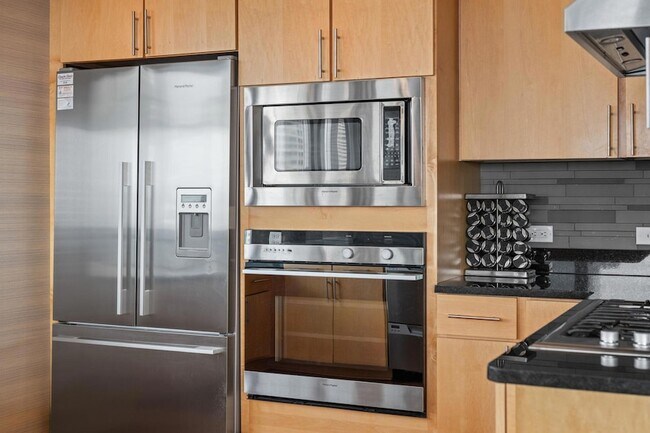 Building Photo - 929 Portland Ave