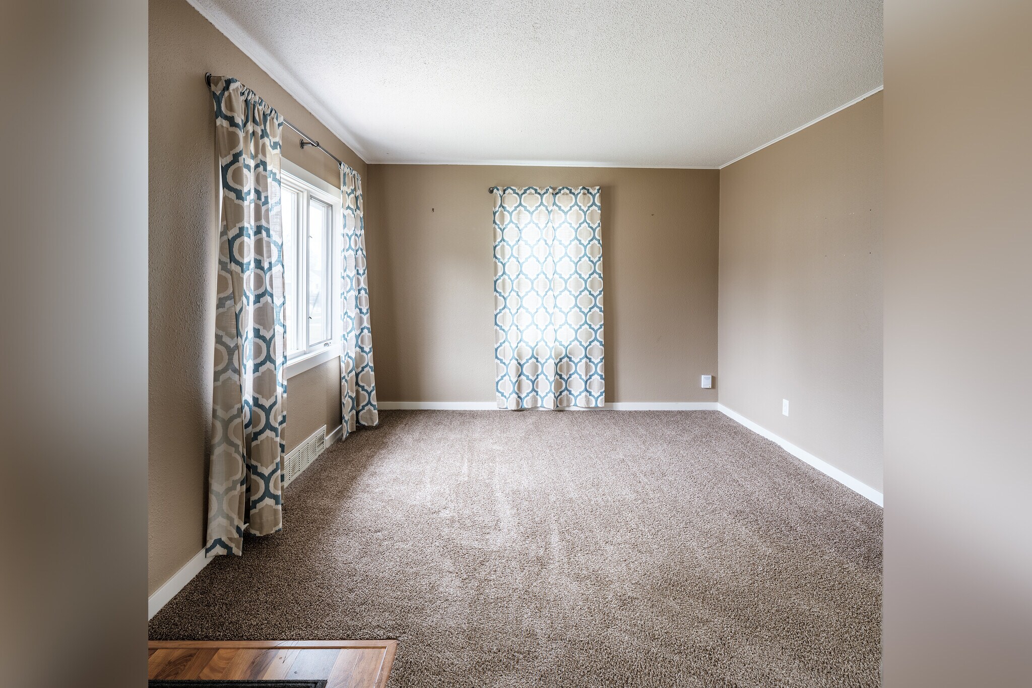 Main living - 418 18th Ave SW