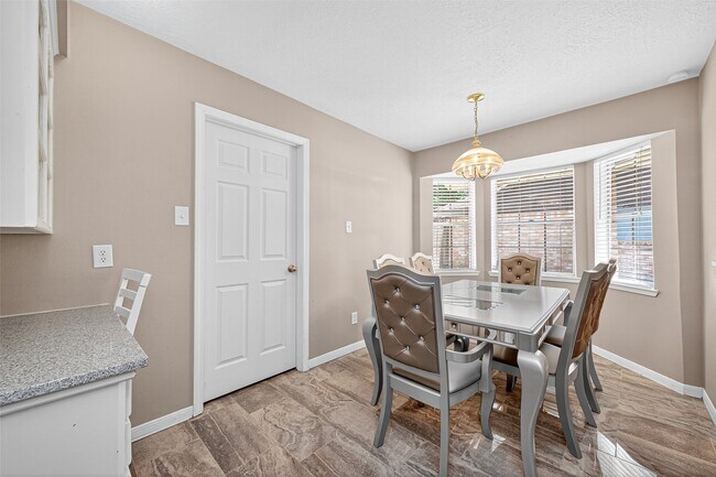 Building Photo - 25314 Lynbriar Ln