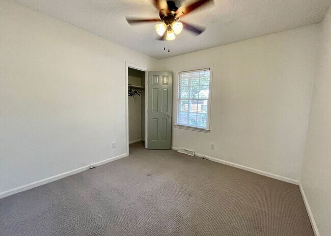 Building Photo - Available 8/1. Great 4 BR Home with Detach...