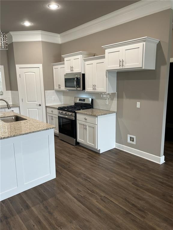 Building Photo - 2000 Dobbs St