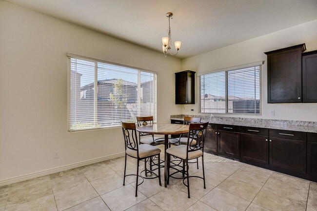 Building Photo - 4529 E Vista Bonita Dr