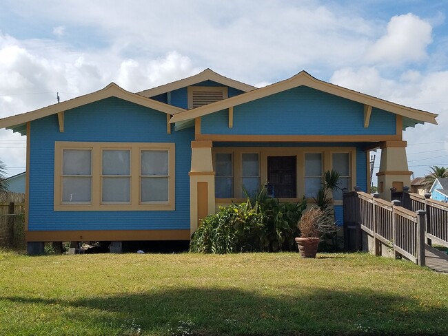 Primary Photo - Hear the ocean from your front porch!