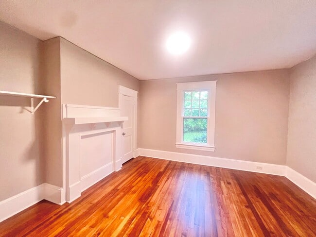 Building Photo - Cute 3 Bed 1 Bath in Highpoint!