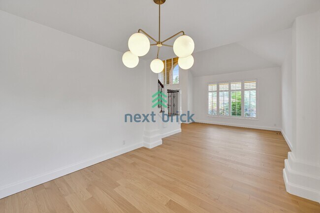 Building Photo - Beautiful Bellevue Single Family Home with 4 Beds + Bonus Room+ Den For Rent