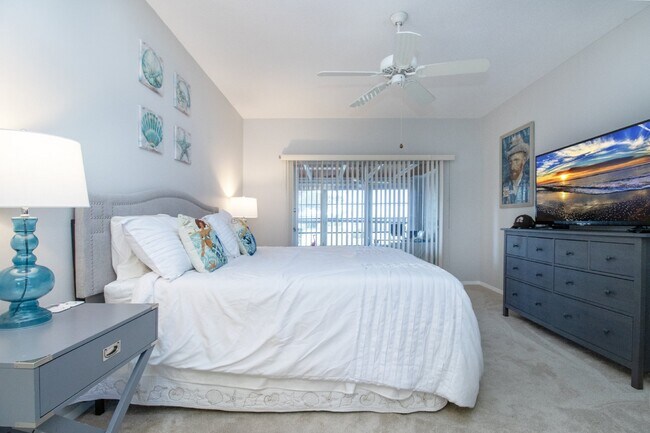 Building Photo - Fully Furnished - 2 bed 2 Bath villa - South Sarasota