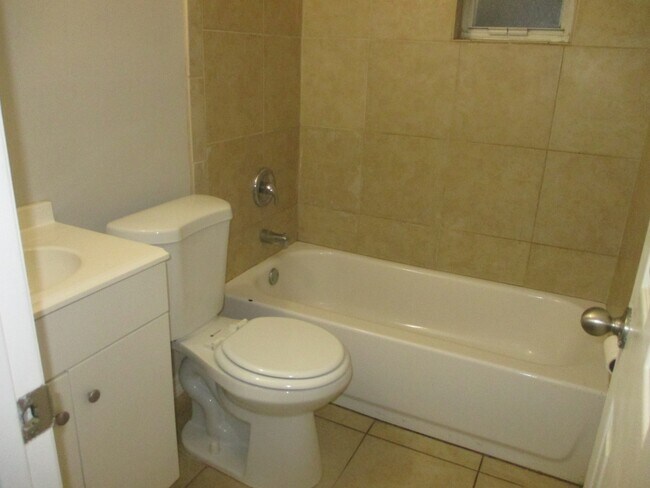 Building Photo - 3 Bedroom home in Sherwood Forest - VOUCHE...