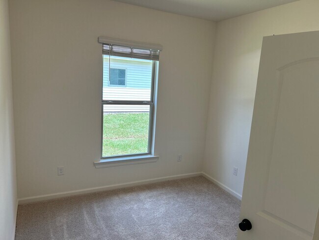 Building Photo - 41378 Rosewood Ln