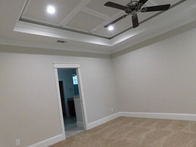 Building Photo - Grove Point Beauty