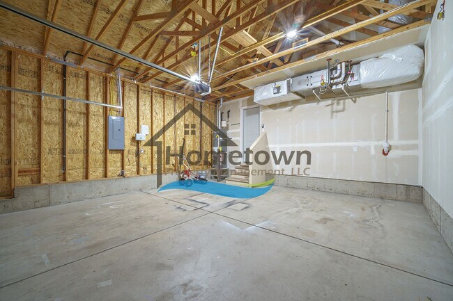 Building Photo - 3 Bedroom 2 Bathroom Home with Attached 2 ...