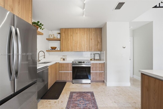 Building Photo - 327 Ives Dairy Rd