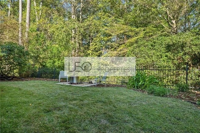 Building Photo - 2262 Meadowvale Dr NE